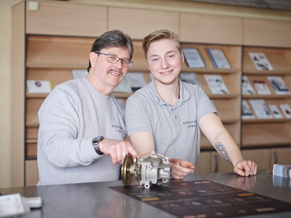 Werkstatt Mitarbeiter von Autohaus Ulmer